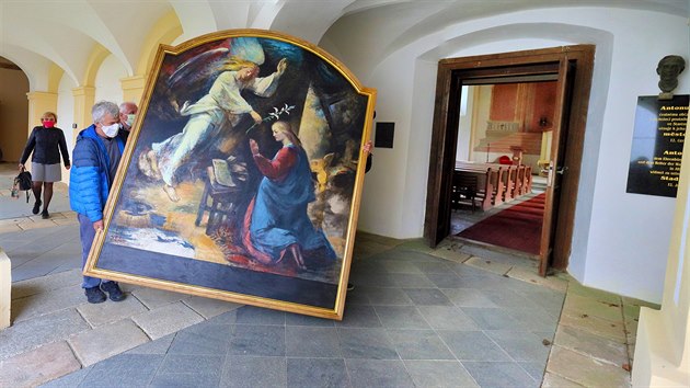 Na poutn msto Maria Loreto v Hrozatov se vrtily zrestaurovan obrazy.