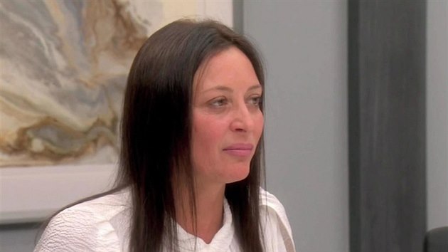 Flora Alekseyeunová m�la po n�kolika plastických operacích zdeformovaná �adra.