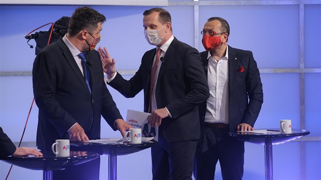 Debata o vlasovcch mezi starostou eporyj Pavlem Novotnm a poslancem Jaroslavem Foldynou se ve steden Arn Jaromra Soukupa podn vyostila. (6. kvtna 2020)