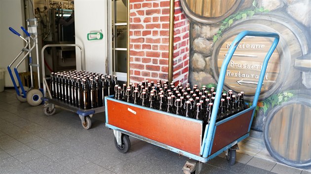 Pivovar v zpadonmeckm Willingenu se rozhodl rozdat zsoby navaenho piva, kter mu zstaly kvli karantnnm opatenm proti koronaviru.