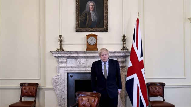 Britsk premir Boris Johnson pipomnl 75. vro konce druh svtov vlky. (8. kvtna 2020)