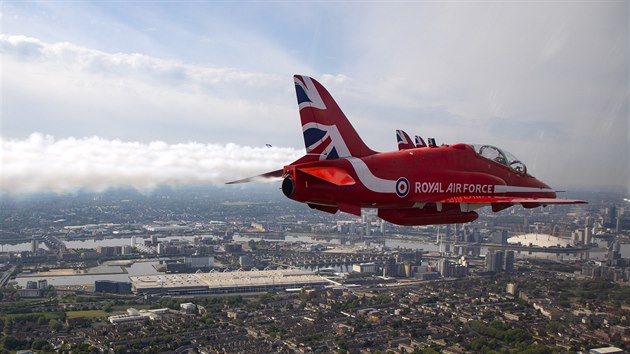 Letadlo britsk armdy pipomnlo konec druh svtov vlky. (8. kvtna 2020)