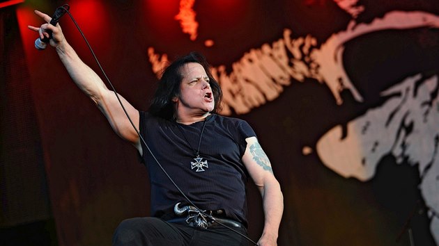 Zpěvák Glenn Danzig v akci