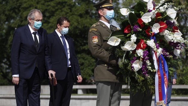 Prezident Milo Zeman k 75. vro konce vlky poloil vnec u pamtnku na praskm Vtkov.