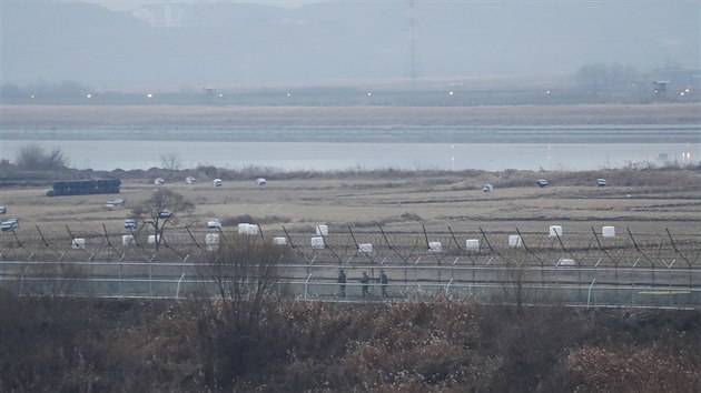 Jihokorejt vojci hldkuj v Pchadu, pobl hranice se Severn Koreou. Podle Soulu severokorejt vojci v nedli 3. kvtna 2020 vyplili nkolik stel na jihokorejskou stranu. (16. prosince 2019)