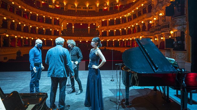 Překrásně zrekonstruovaná Státní opera se při benefičním koncertě musela obejít bez diváků.