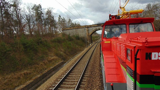 ehlika 210.072 spolenosti KDS-Kladensk dopravn a strojn podjd most nedostavn Strousbergovy eleznici u Kaezu.