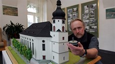 Bohuslav Karban vytvořil realistický model ukazující, jak vypadal ašský kostel...
