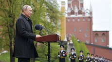 Ruský prezident Vladimir Putin pednesl proslovu pod ervenými zdmi Kremlu. (9....
