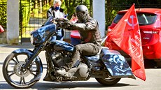 Čeští sympatizanti kontroverzního ruského motorkářského klubu Noční vlci uctili...