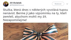 Tweet prezidentova mluví Jiího Ováka, kde obhajuje noení svatojiské...