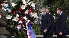 Prezident Milo Zeman k 75. výroí konce války poloil vnec u památníku na...