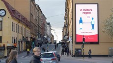 Billboard ve Stockholmu informuje obany o dleitosti dodrování rozestup....
