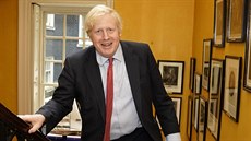 Boris Johnson po návratu z porodnice, kde se mu narodil syn (30. dubna 2020).