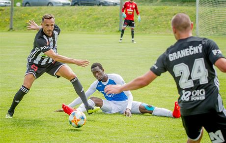 Ppravn zpas Budjovice (ern) vs.Tborsko. U me je Tom Sivok.