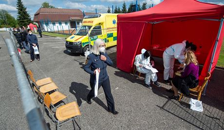 Zástupci profesních skupin z ad hasi, zdravotník, policist nebo idi...