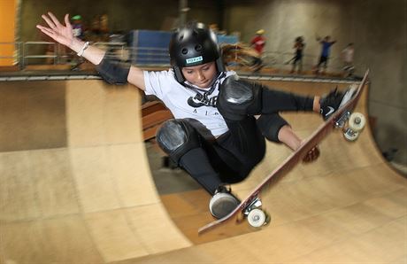 Britská skateboardistka Sky Brownová