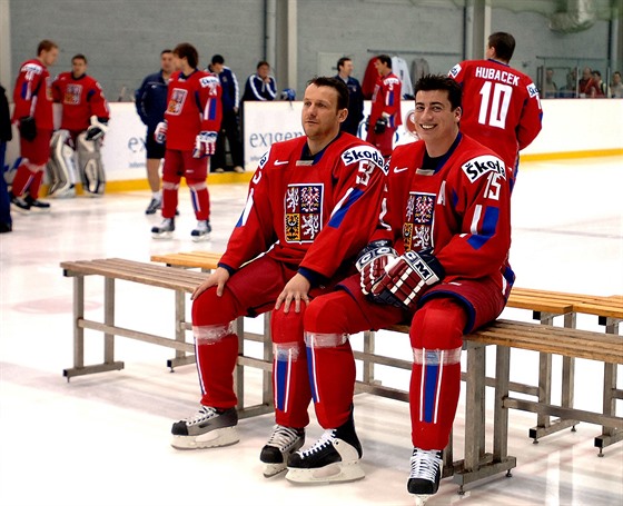 Ivo Prorok (vlevo) na týmovém focení během MS 2006 s Tomášem Kaberlem