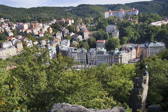 Karlovy Vary - Honosnou architekturu usazenou do zelených svahů si lze oblíbit...