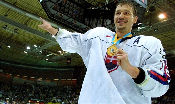 Peter Bondra rozhodl finále mistrovství světa v hokeji 2002 proti Rusku....