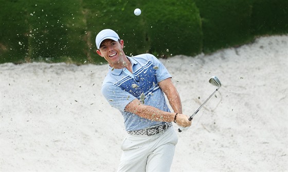 Rory McIlroy bhem exhibiní soute dvojic na Florid