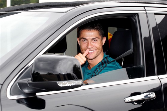V DOBRÉ NÁLAD. Cristiano Ronaldo absolvoval první trénink s fotbalisty...