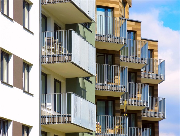 Cena bytů poprvé od roku 2013 klesla, nižší poptávka je i po domech