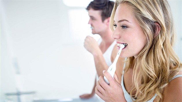 Šest tipů pro správnou dentální hygienu. Pozor na měkké kartáčky i čas