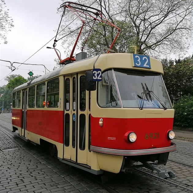 Pouze na ti dny je obousmrn peruen tramvajový provoz na úseku Malostranská - Chotkovy sady / Královský letohrádek. Tramvajové linky jsou odklonné, zkrácené nebo zruené. Linka 2 je nahrazena linkou 32 v trase sídlit Petiny - Chotkovy sady - Králo