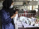 Miminka zachránná z porodnice v Kábulu, kterou napadli ti neznámí útoníci....
