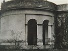 Levé apsida Katzelsdorfského zámeku po vyhoení v roce 1956. Následn jej...