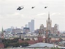Helikoptéry nad Rudým námstím v Moskv pipomnly výroí vítzství nad nacisty...