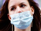 Berlínská zdravotní sestra na demonstraci za vyí platy a lepí pracovní...