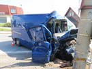 Hasi�i ve Vrchovin� museli vyprostit z vozu Peugeot Boxer zran�n�ho spolujezdce...