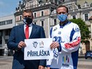 Prezident kolínského hokejového klubu Lubo From (vlevo) a starosta msta...