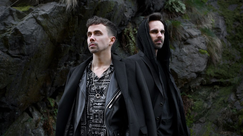 Kapelu Slza tvoří zpěvák Petr Lexa (vlevo) a kytarista Lukáš Bundil.