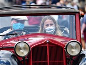V sobotu projela centrem Brna kolona historických automobilů a motocyklů. (16....