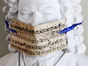 Busta hudebního skladatele Johanna Sebastiana Bacha s maskou z kantát je k...