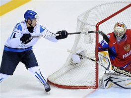 PARÁDNÍ TRIK. Finský útočník Mikael Granlund dává Rusku gól florbalovým...