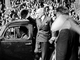 Po šesti letech strávených v britském exilu se prezident Edvard Beneš vrátil...