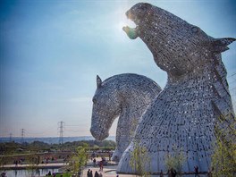V parku Helix ve skotském Falkirku stojí dvě koňské hlavy. Sousoší pojmenované...