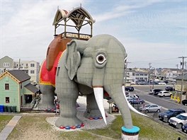 Lucy je největší slon na světě. Stojí ve městě Margate City v New Jersey....