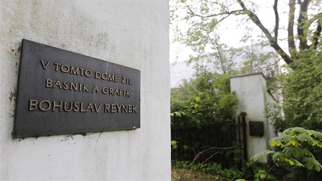 Mezi spekulacemi o budoucím využití petrkovské usedlosti se objevil například záměr na zřízení veřejně přístupné pobočky Památníku národního písemnictví.