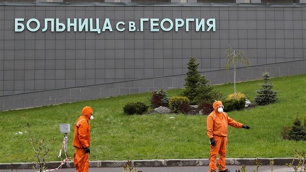 Nemocnici Svatho Ji na severnm pedmst Petrohradu v ter rno zachvtil por. Ten vznikl v pate, kde se li pacienti s koronavirem. (12. kvtna 2020)