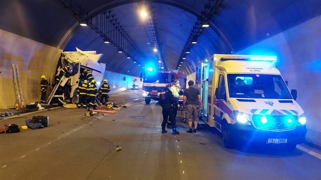Nehoda kamionu v Komořanském tunelu (16. května 2020)