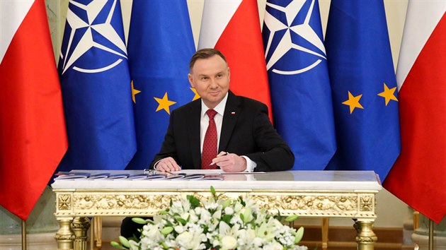 Polsk prezident Andrzej Duda pi podpisu nov nrodn bezpenostn strategie