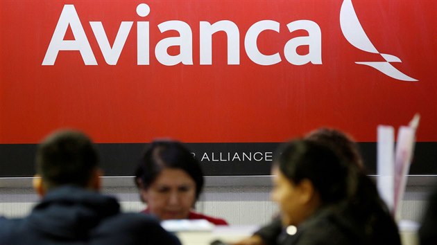 Logo letecké společnosti Avianca na přepážce mezinárodního letiště Benita Juareze v Mexico City (16. března 2020)