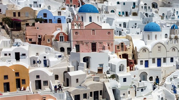 Prázdný řecký ostrov Santorini vyhlíží dobu, kdy do oblíbeného letoviska začnou opět proudit turisté. (7. května 2020)