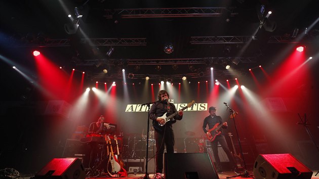 Na koncertu pro vdce z VUT v praskm Lucerna Music Baru vystoupila i skupina The Atavists (na snmku).