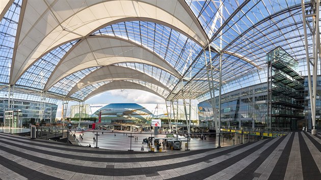 Nejlepším evropských letištěm se stalo  letiště Franze Josefa Strausse v Mnichově (na snímku), které získalo pátou příčku. London Heathrow kleslo z osmé pozice na dvanáctou.